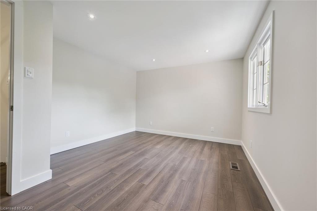 1-64 Allen Street W Property Photo 29