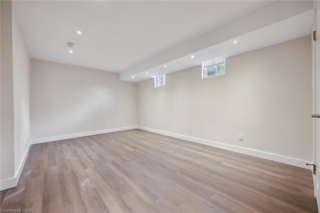1-64 Allen Street W Property Photo 32