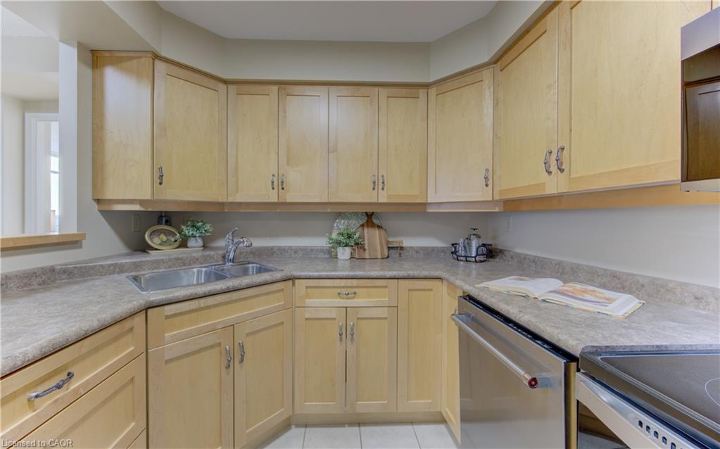 804-1414 King Street E Property Photo 18