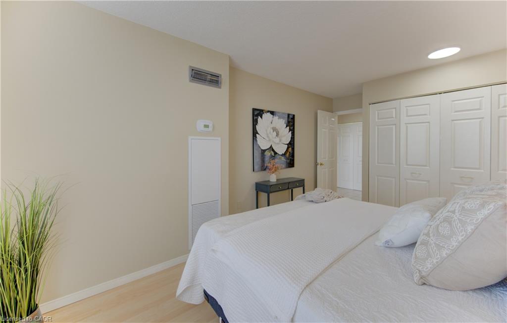 804-1414 King Street E Property Photo 41