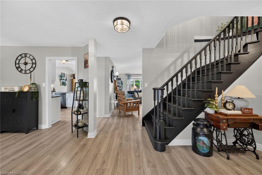 7 Etherington Crescent Property Photo 6