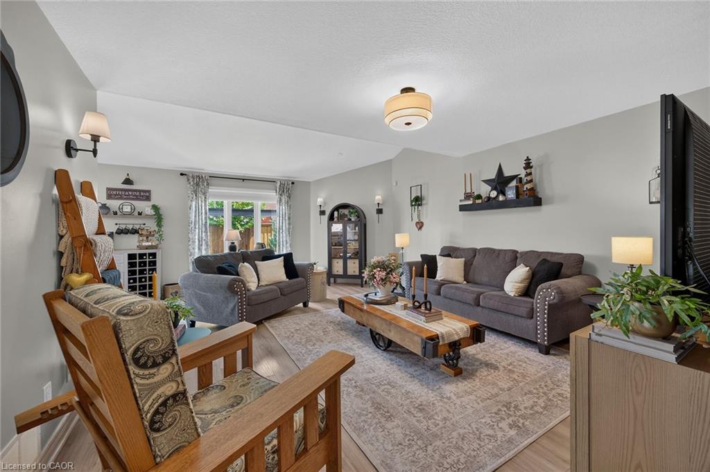 7 Etherington Crescent Property Photo 9
