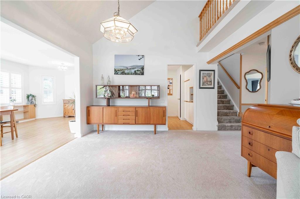 195 Silverbirch Boulevard Property Photo 9