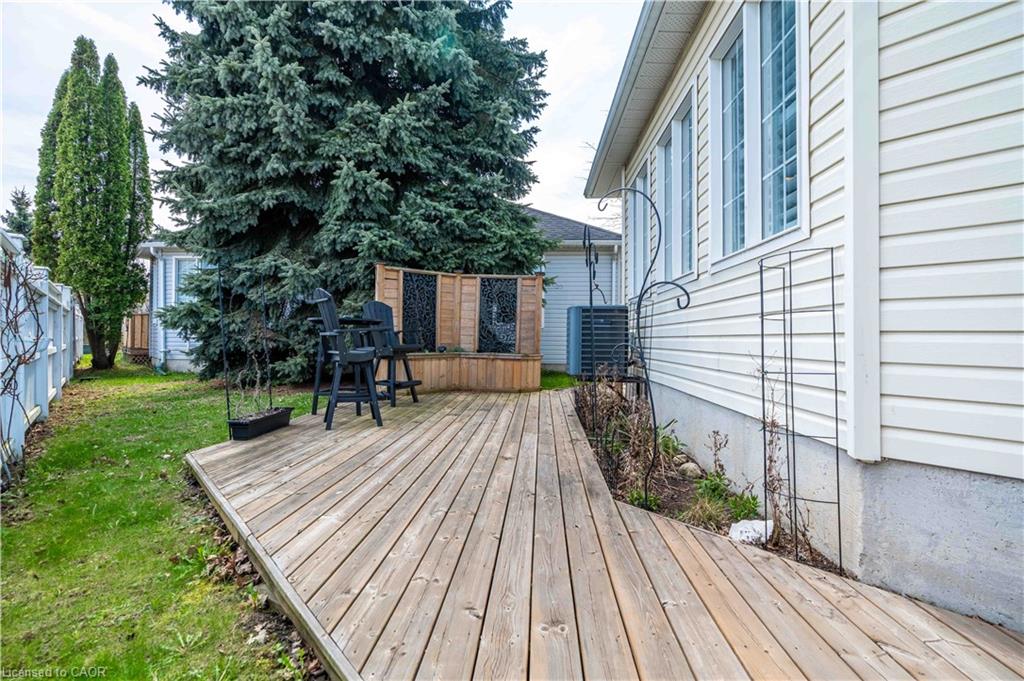 195 Silverbirch Boulevard Property Photo 34