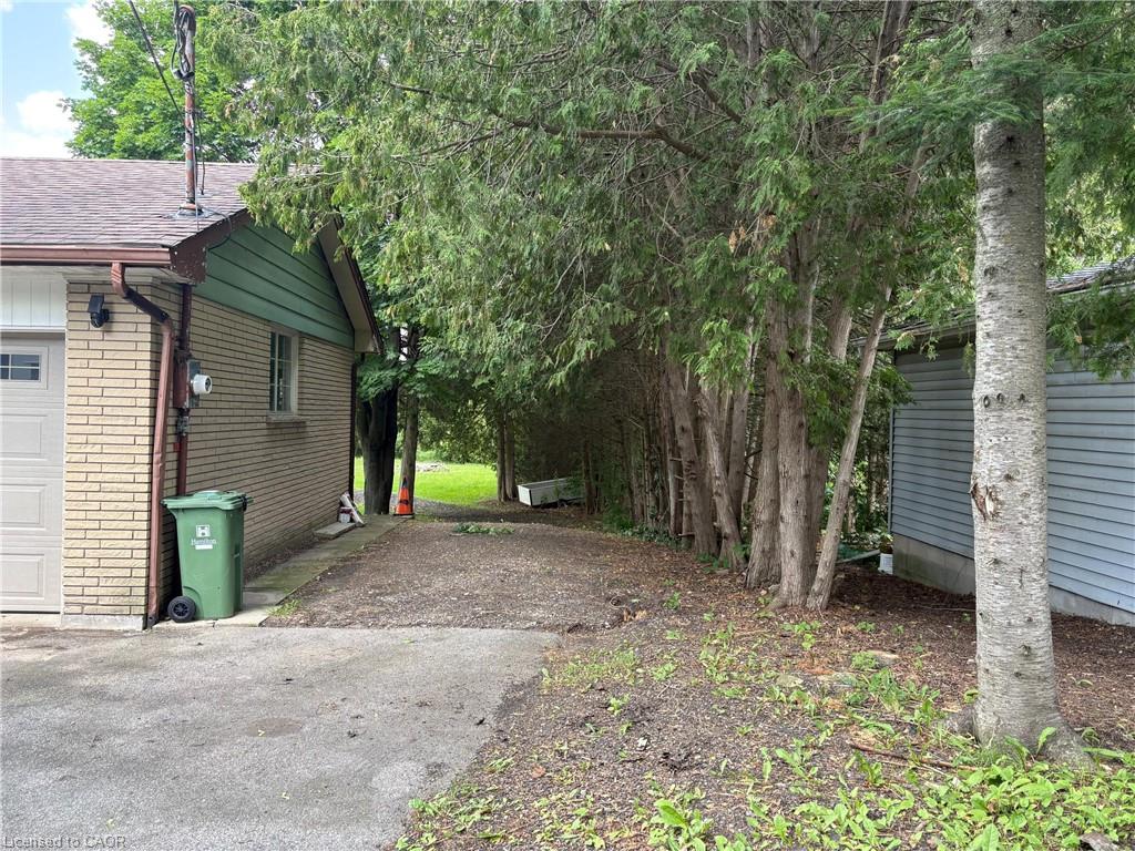 318 Freelton Road Property Photo 3