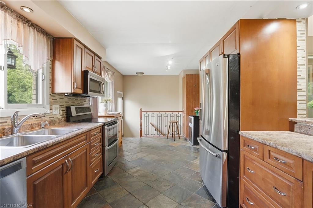 318 Freelton Road Property Photo 15