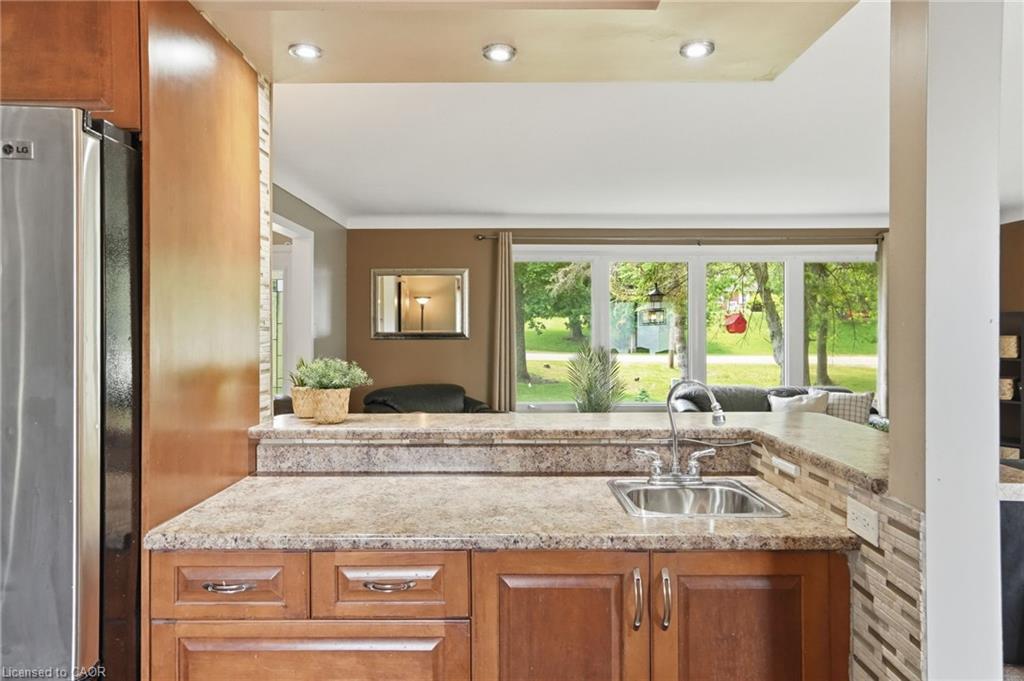 318 Freelton Road Property Photo 16