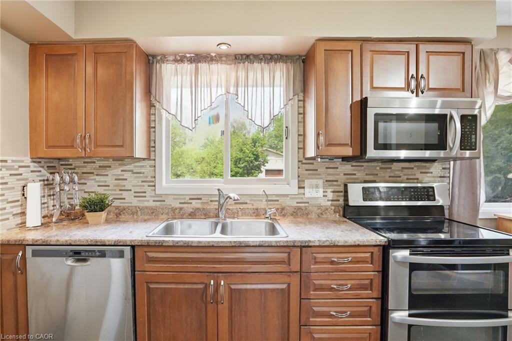318 Freelton Road Property Photo 17
