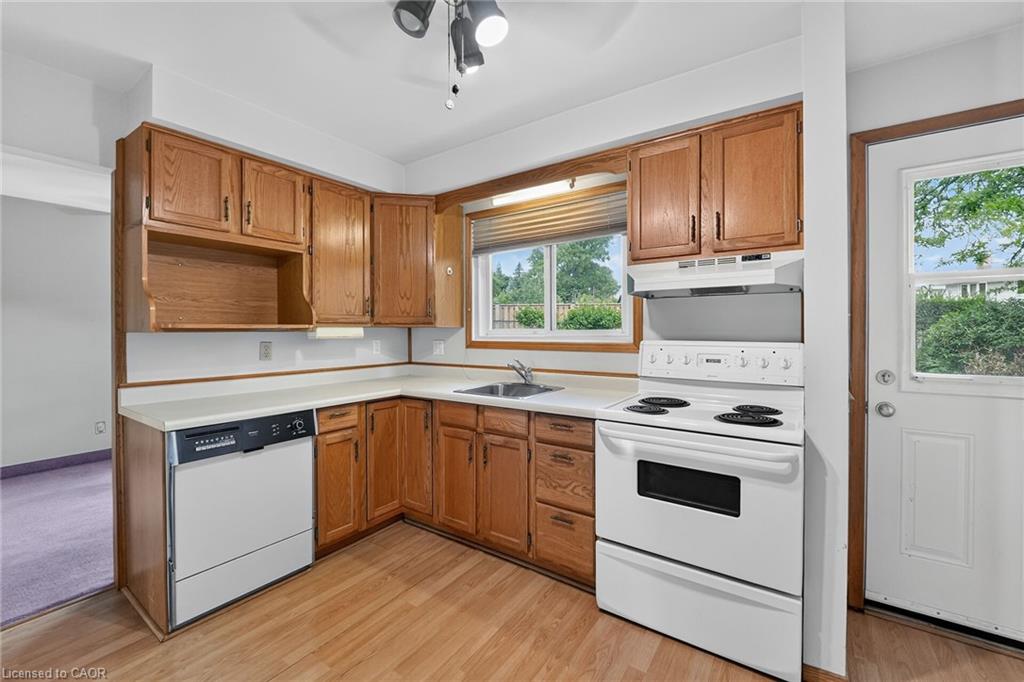 5 Hugo Court Property Photo 4