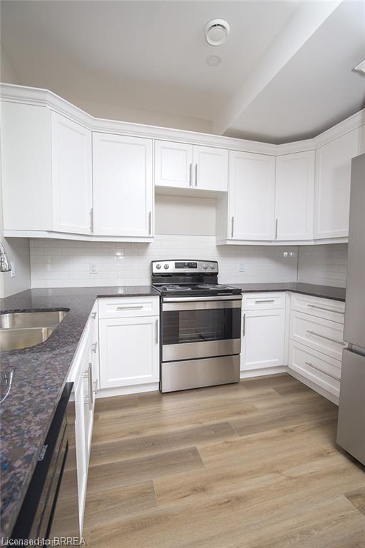 140 Mary Street Property Photo 37