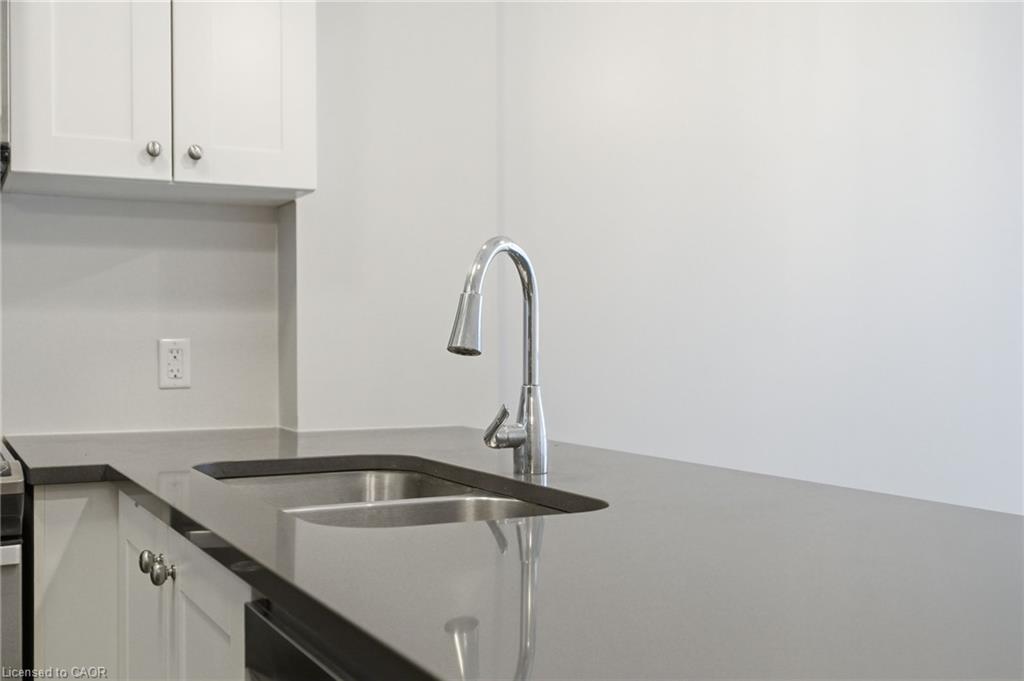 314-216 Oak Park Boulevard Property Photo 4
