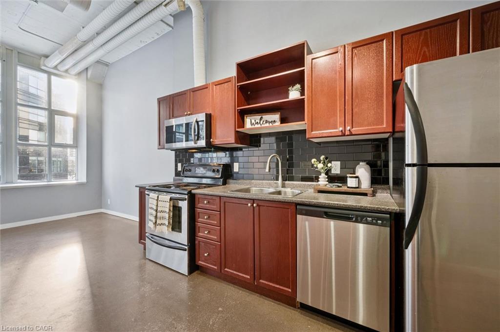 218-410 King Street W Property Photo 6