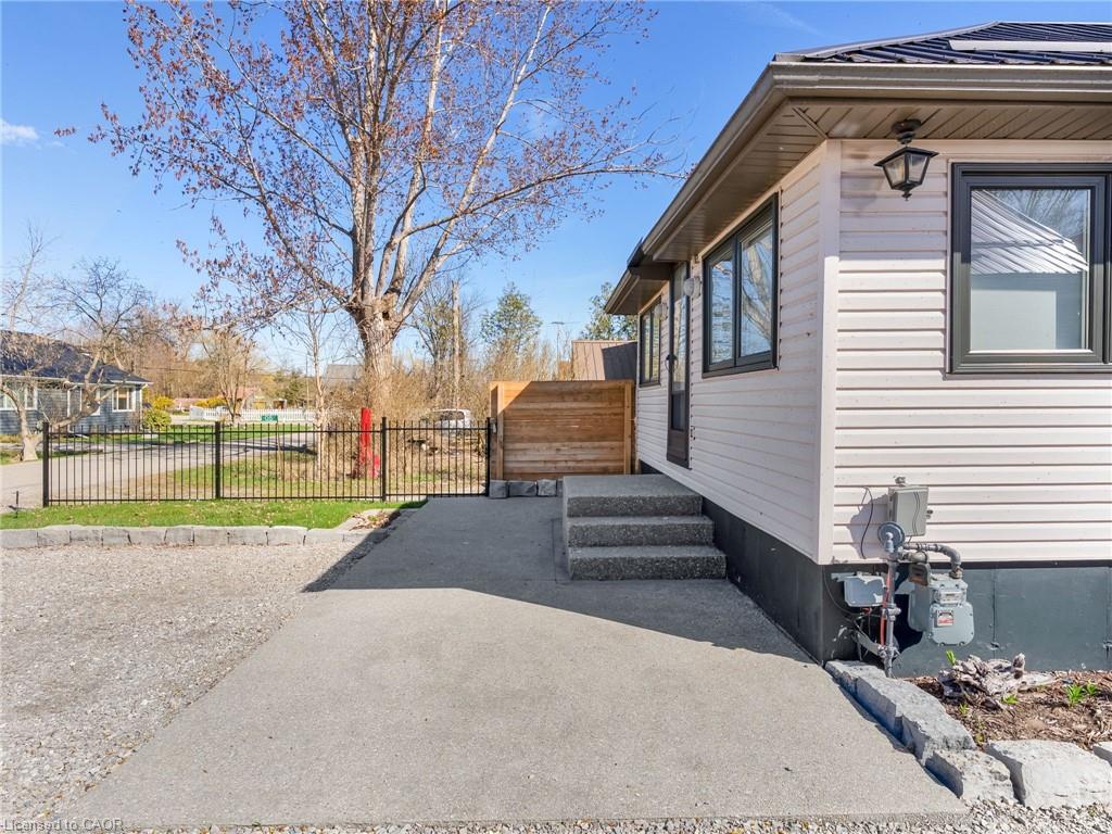 7 Park Street Property Photo 4