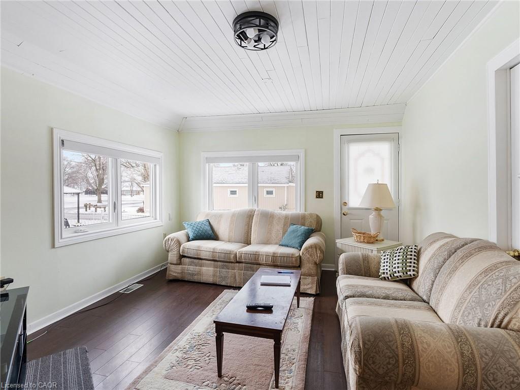 7 Park Street Property Photo 9