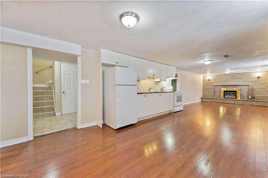 864 Upper Ottawa Street Property Photo 1