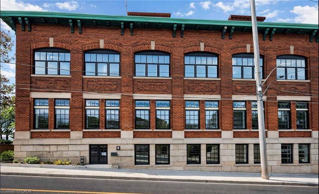 A-231 Bay Street N Property Photo 3