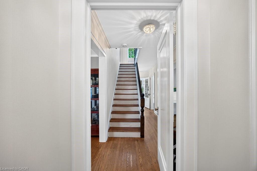 3947 Bloor Street W Property Photo 5