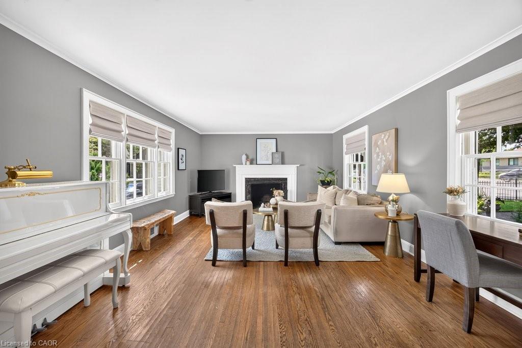 3947 Bloor Street W Property Photo 6