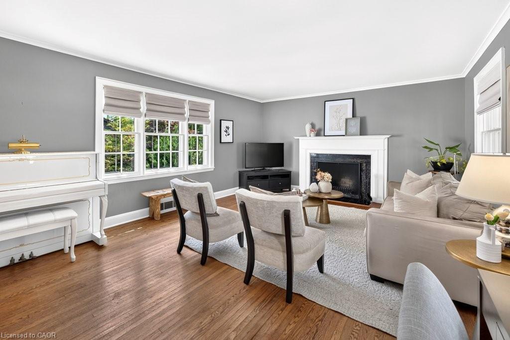 3947 Bloor Street W Property Photo 7