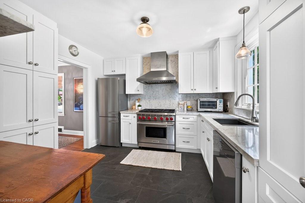 3947 Bloor Street W Property Photo 9