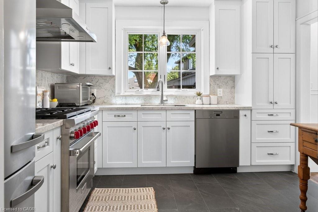 3947 Bloor Street W Property Photo 10