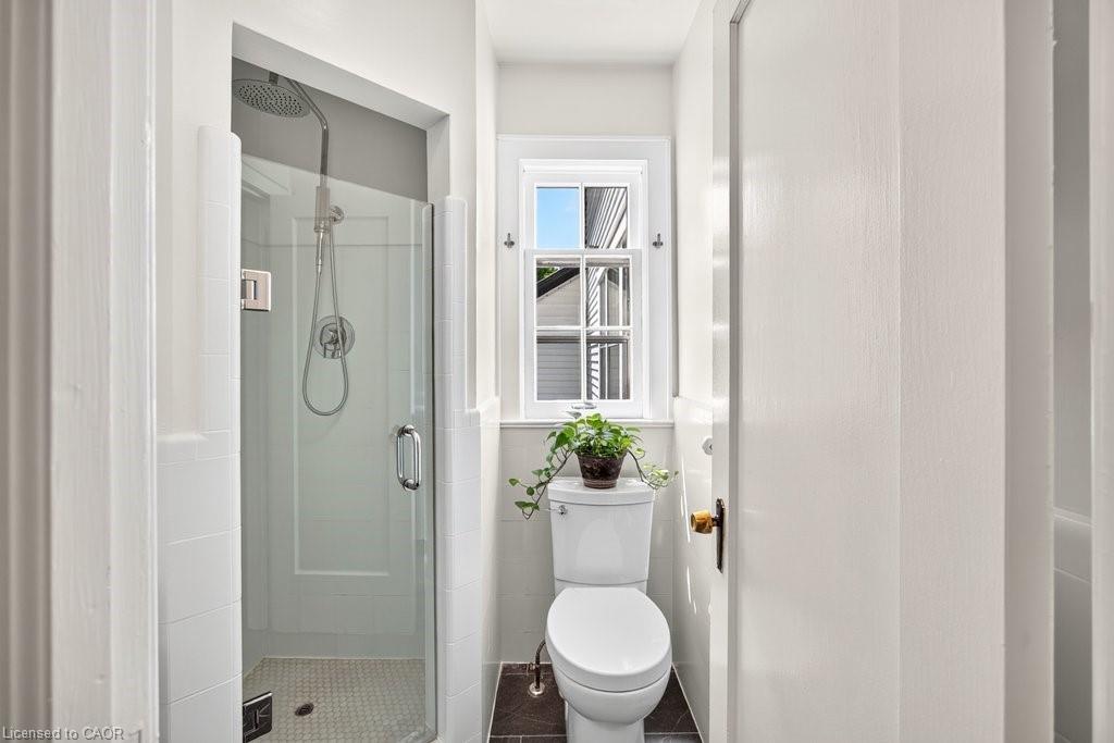 3947 Bloor Street W Property Photo 14