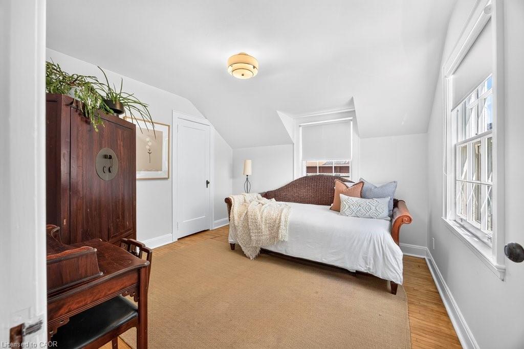 3947 Bloor Street W Property Photo 16
