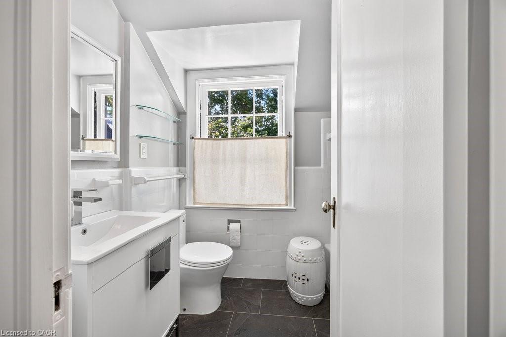 3947 Bloor Street W Property Photo 19