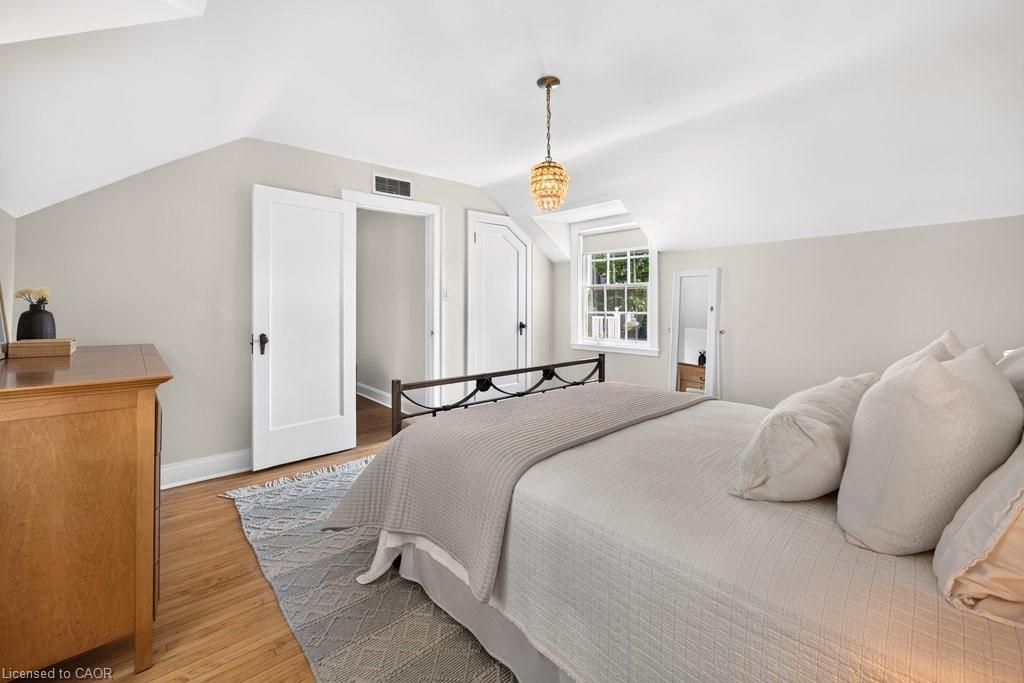 3947 Bloor Street W Property Photo 20