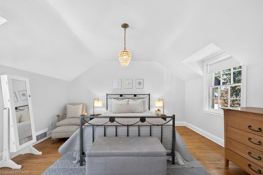 3947 Bloor Street W Property Photo 21