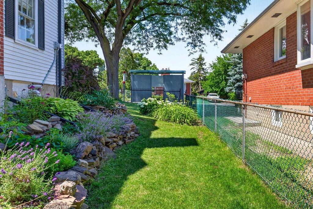 3947 Bloor Street W Property Photo 29