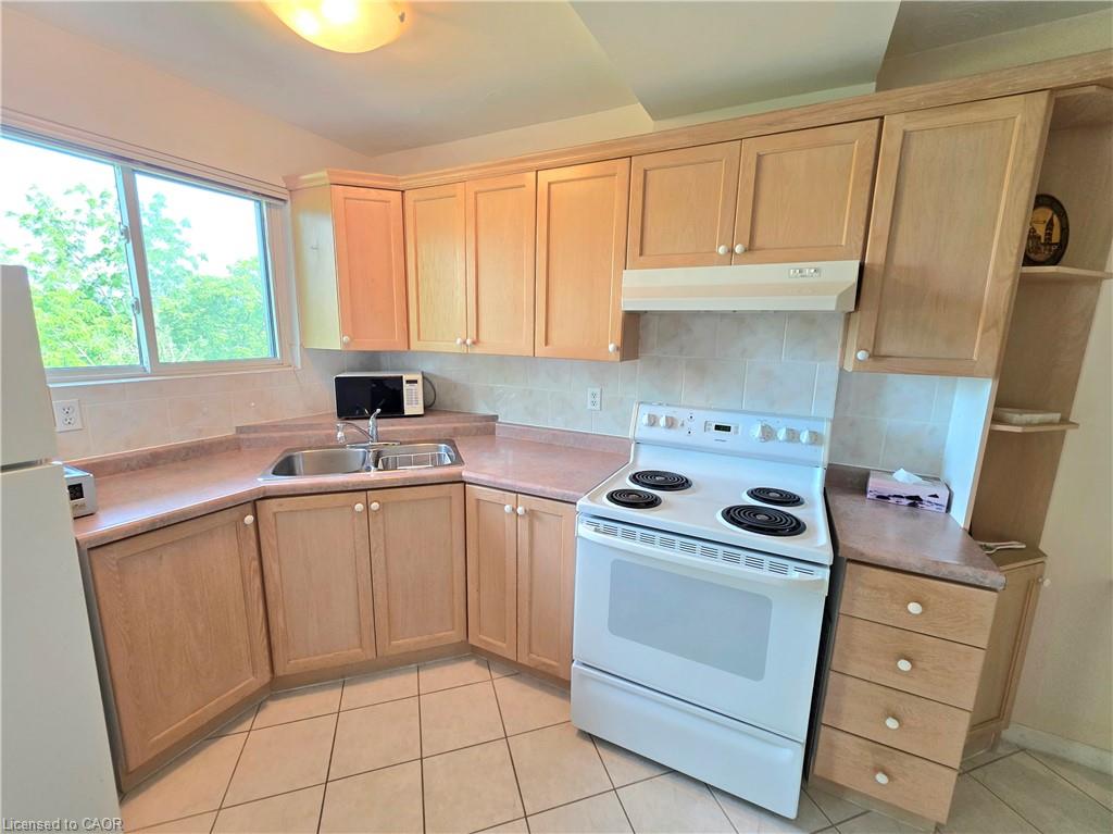 37-2373 King Street E Property Photo 9