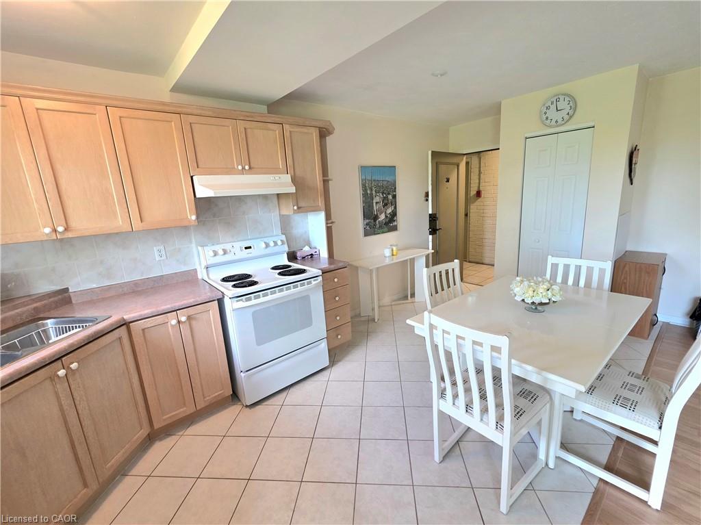 37-2373 King Street E Property Photo 10