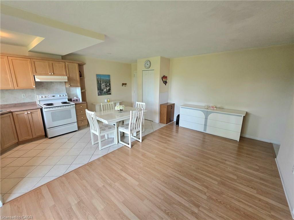 37-2373 King Street E Property Photo 11