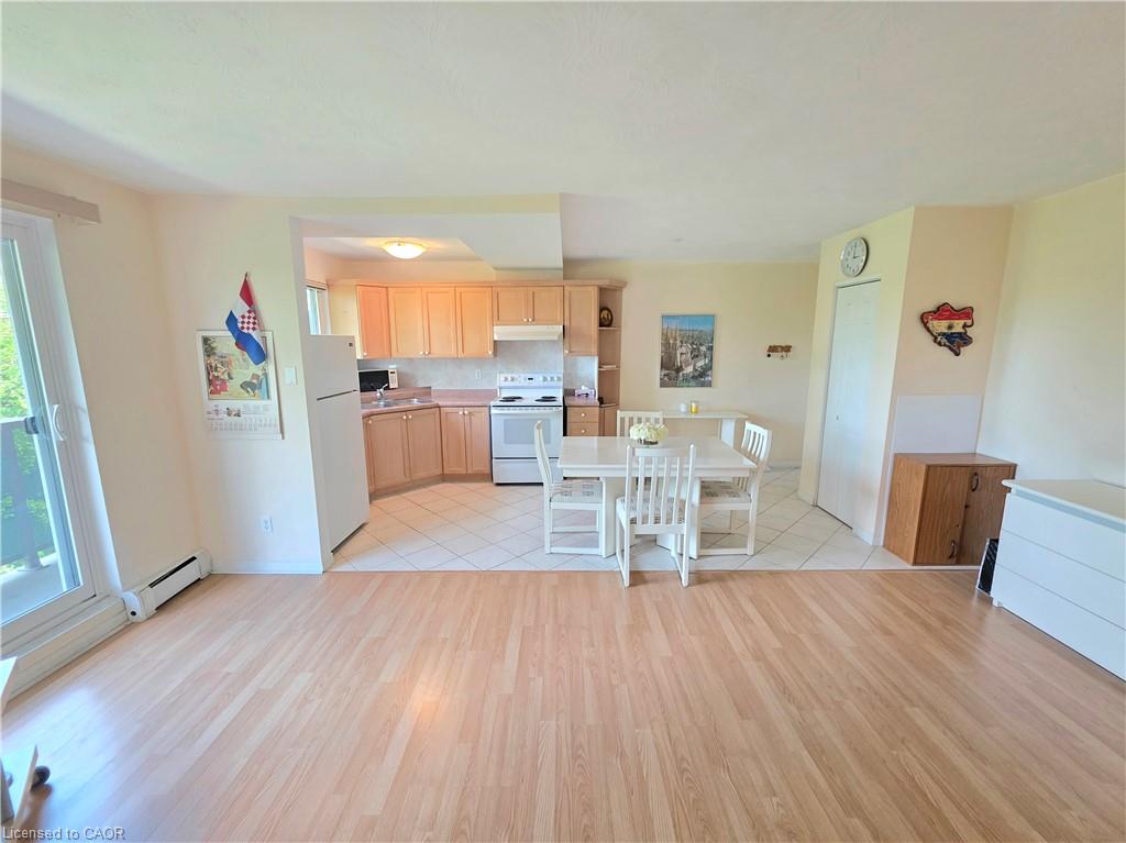 37-2373 King Street E Property Photo 17