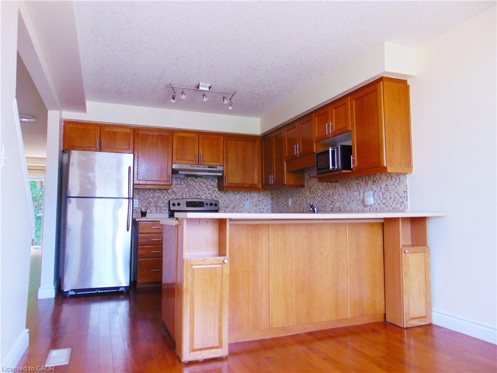 214 Snowdrop Crescent Property Photo 2