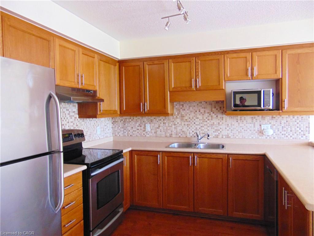 214 Snowdrop Crescent Property Photo 3