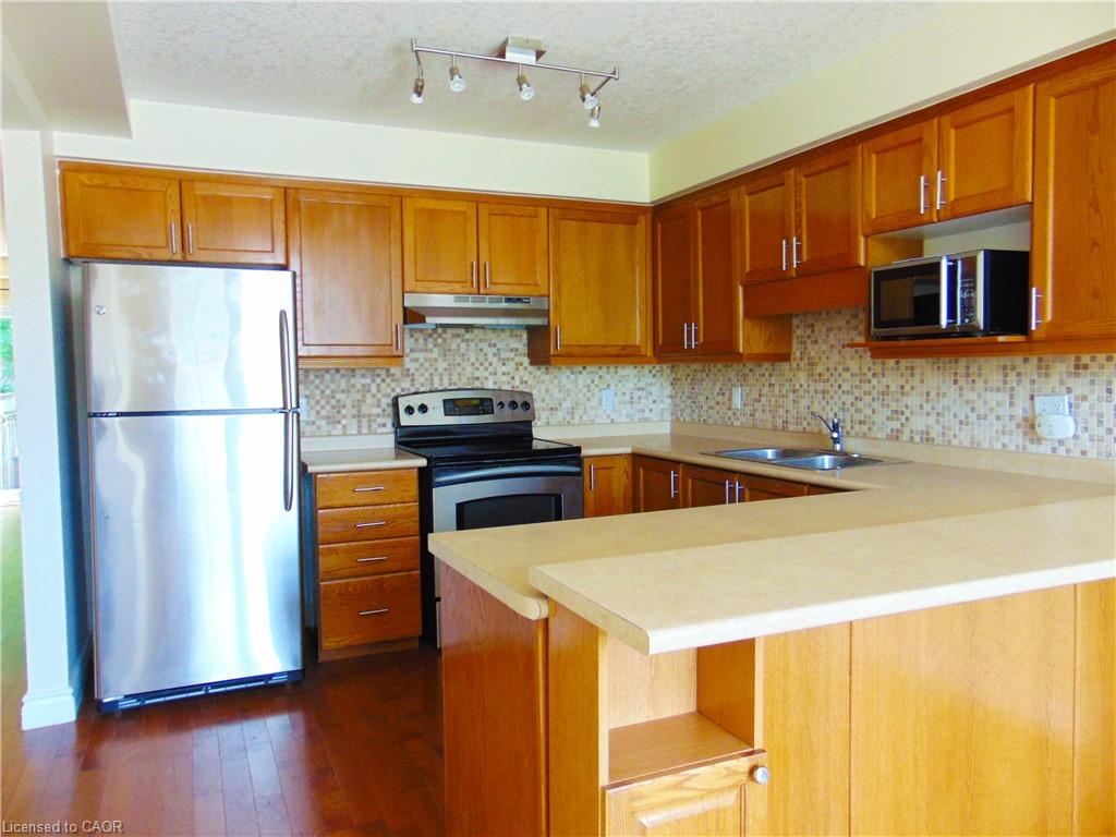 214 Snowdrop Crescent Property Photo 4