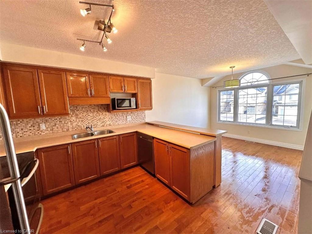 214 Snowdrop Crescent Property Photo 5
