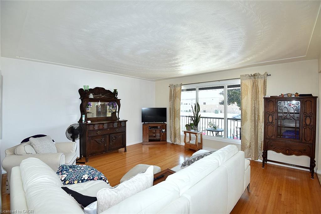 682 Mohawk Road W Property Photo 17