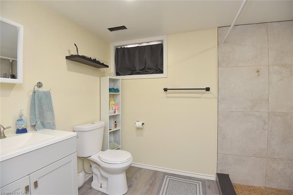 682 Mohawk Road W Property Photo 34