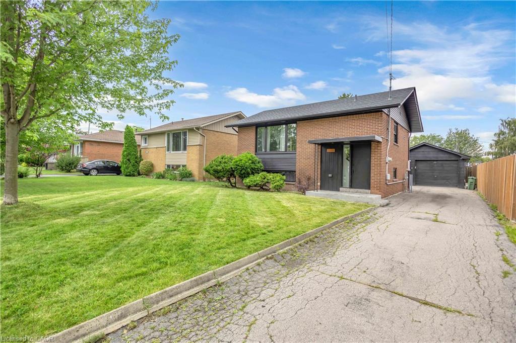 253 Fernwood Crescent Property Photo 2