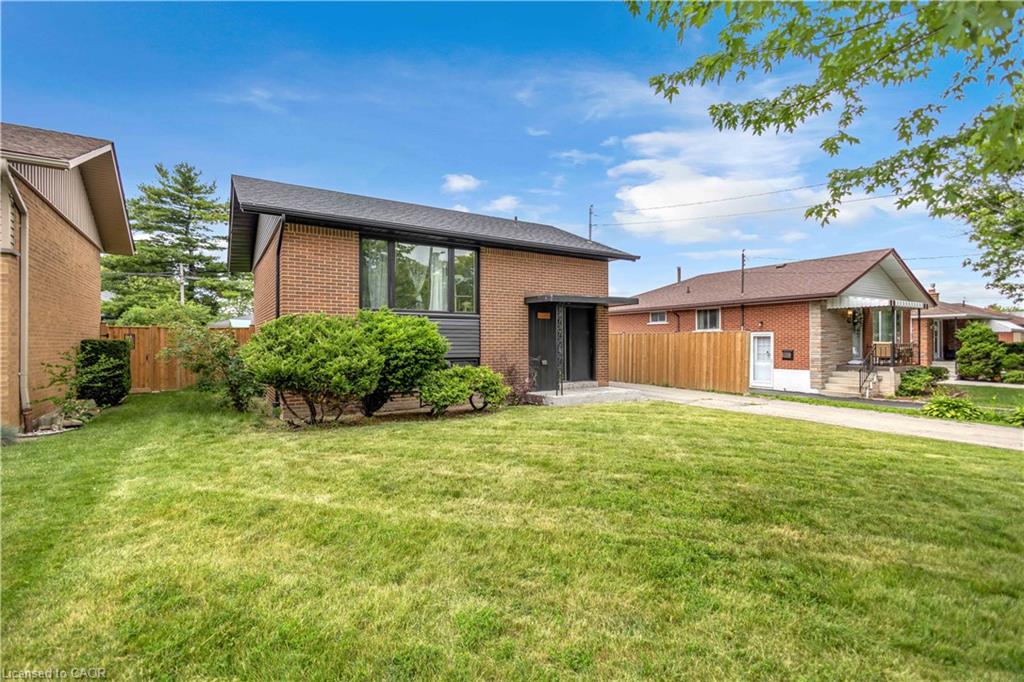 253 Fernwood Crescent Property Photo 3