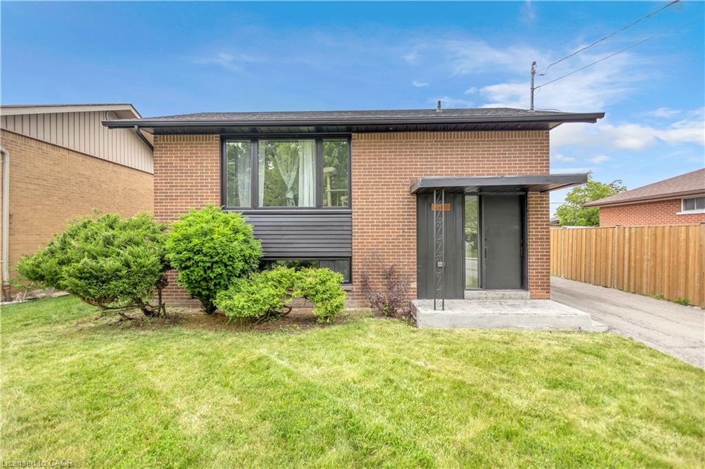 253 Fernwood Crescent Property Photo 4