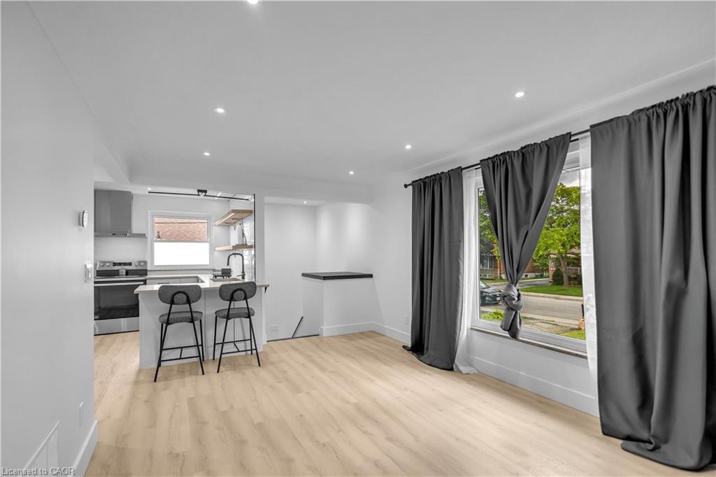 253 Fernwood Crescent Property Photo 10