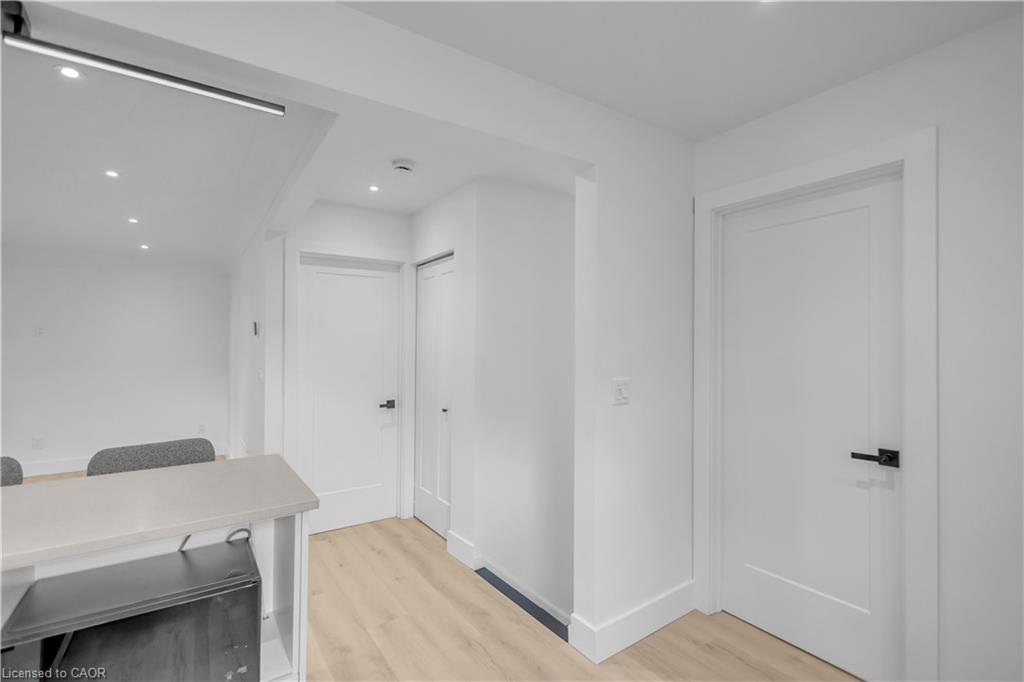 253 Fernwood Crescent Property Photo 15