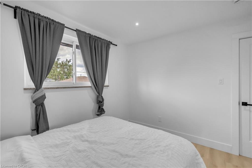 253 Fernwood Crescent Property Photo 18
