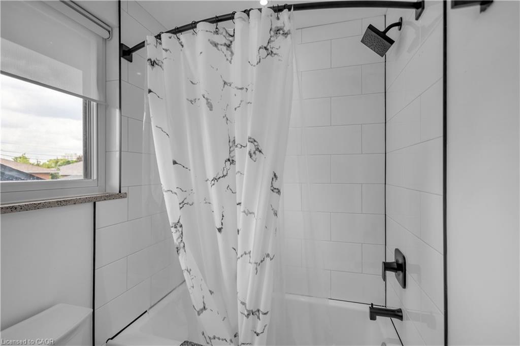 253 Fernwood Crescent Property Photo 20