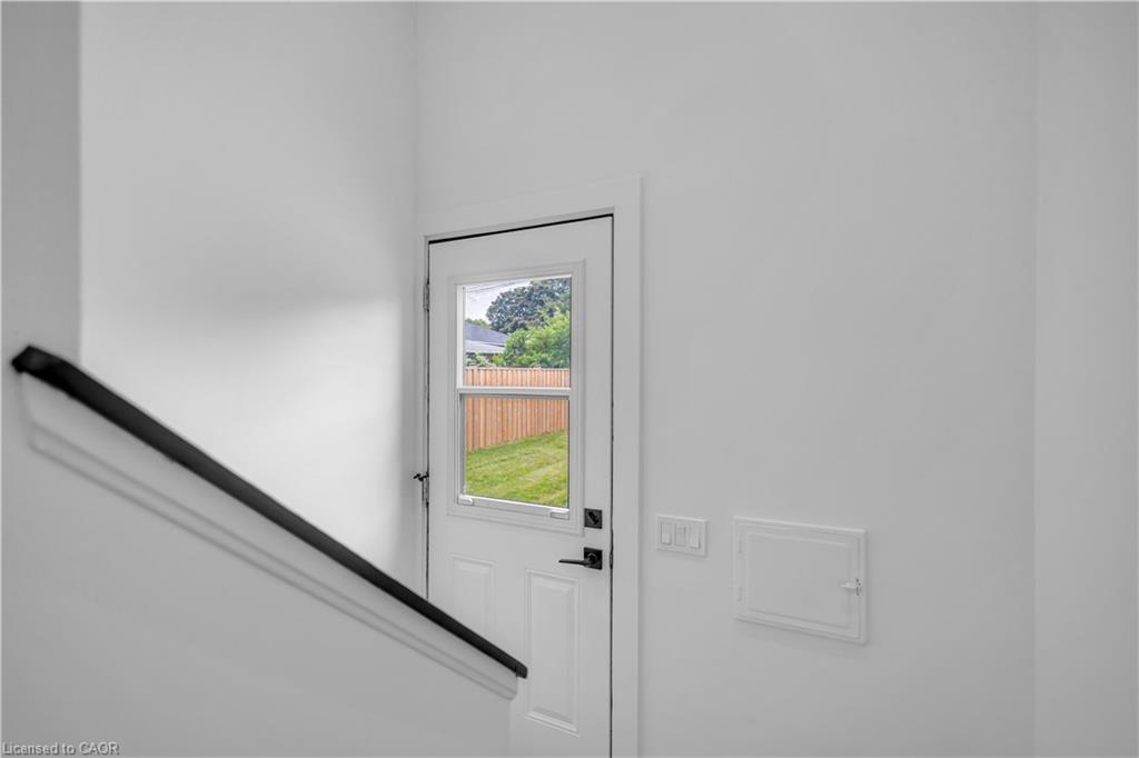 253 Fernwood Crescent Property Photo 21
