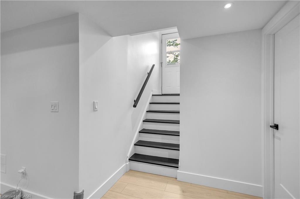 253 Fernwood Crescent Property Photo 23